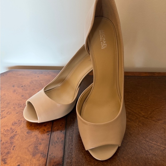 Michael Kors Tan Peep Toe Heels, NEW, peep toe, d’orsay styling - Picture 1 of 8